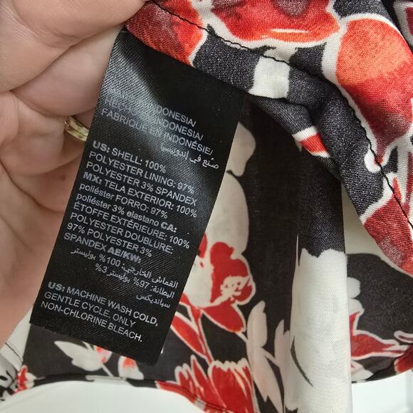 Women's WHBM Red & Black Floral Silky Feel Camisole Tank | Size 2 - Picture 8 of 8